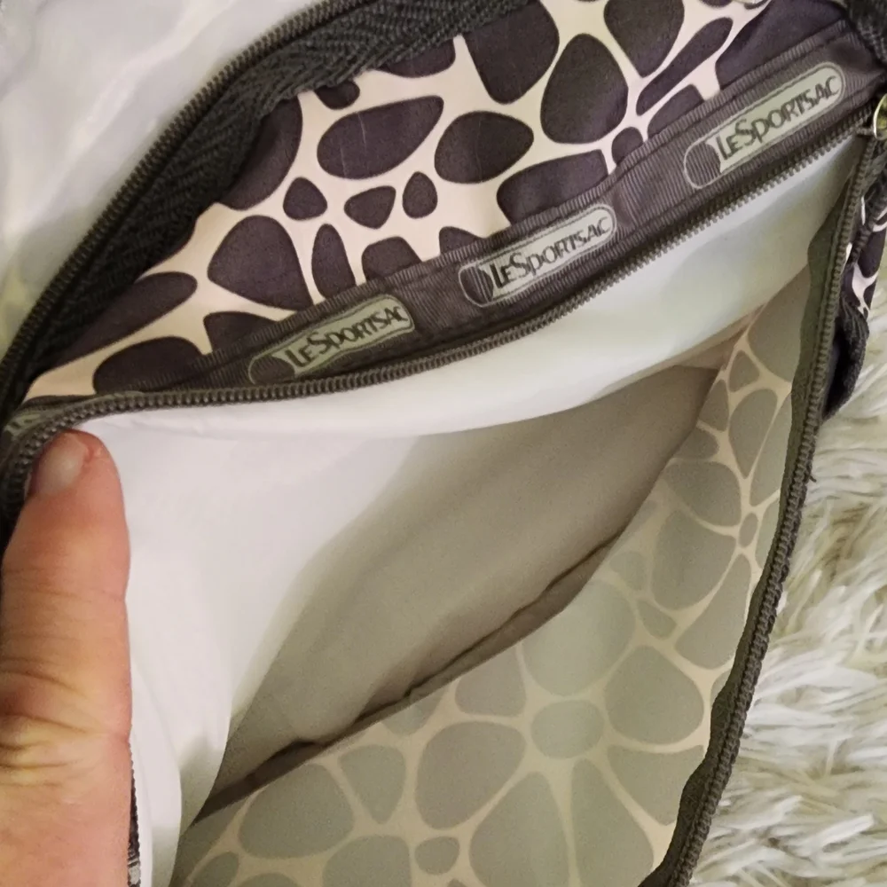 Lesportsac stylish versatile